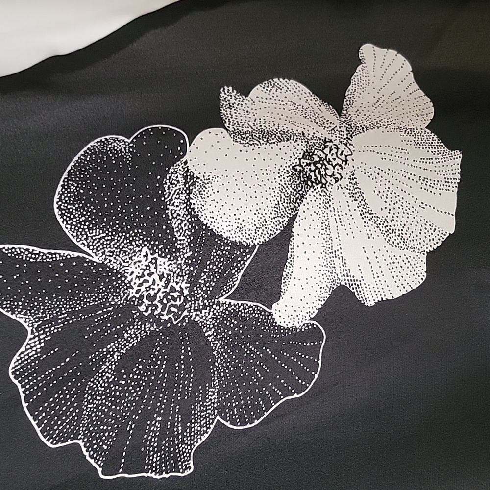 STYLE & CO Drop Shoulder Scoop Neck Floral Print Top Black and Off White sz L - Picture 4 of 9